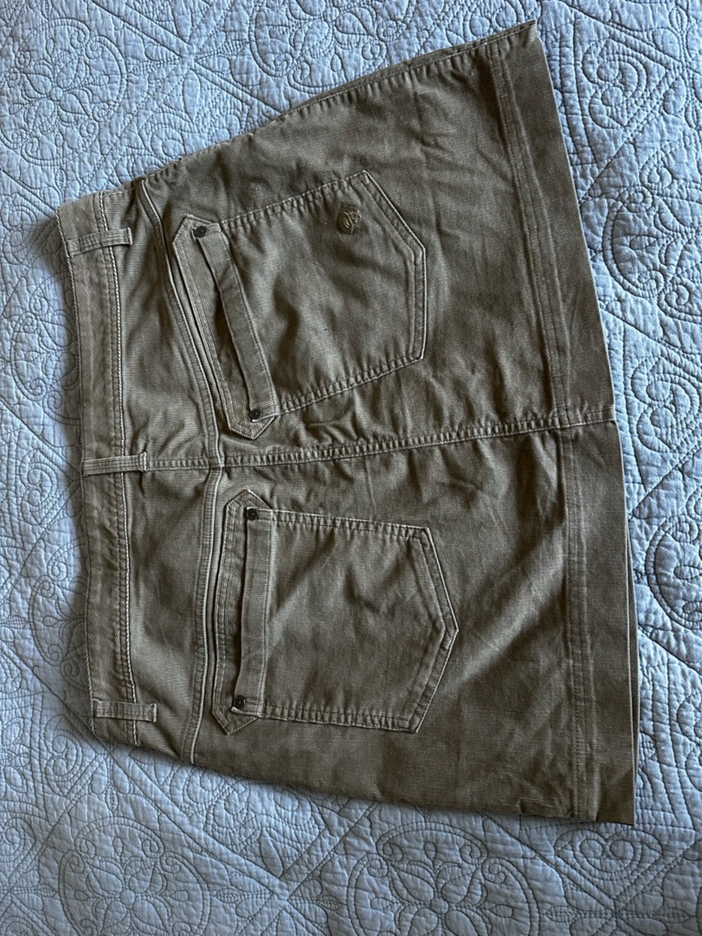 Mountain Hardwear Wom. Khaki/Tan Skirt-Corduroy size14
2 pocket front &2 back